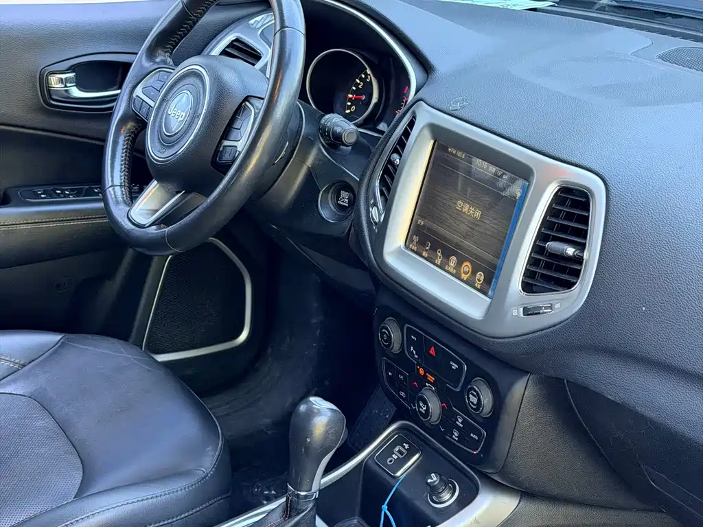 Jeep Compass — миниатюра 11