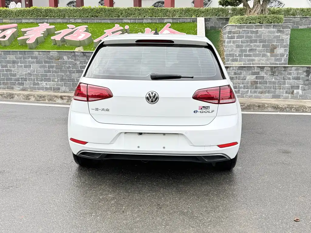 VOLKSWAGEN GOLF*PURE ELECTRICITY