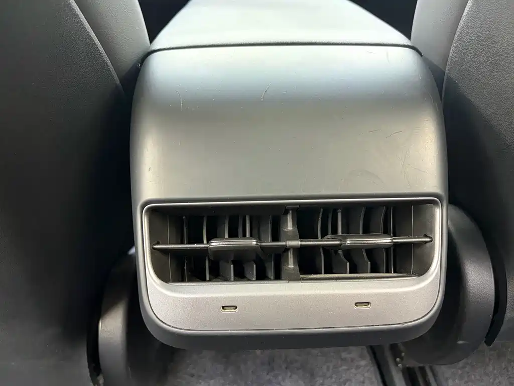 Tesla Model 3 — миниатюра 10