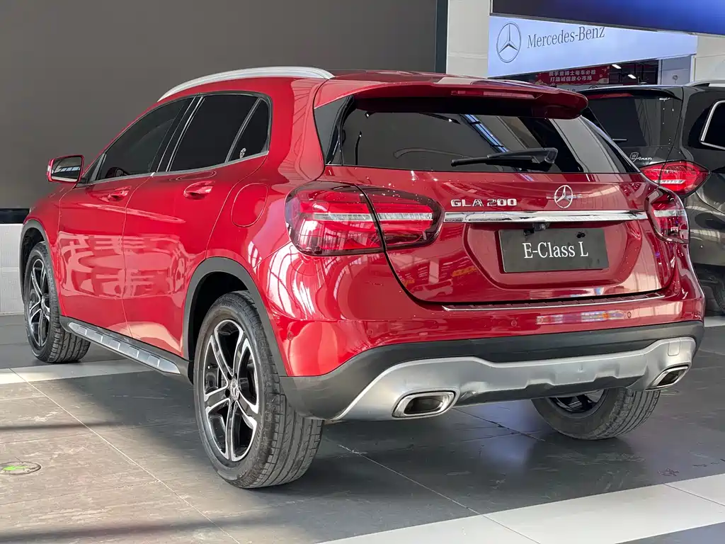 MERCEDES-BENZ GLA