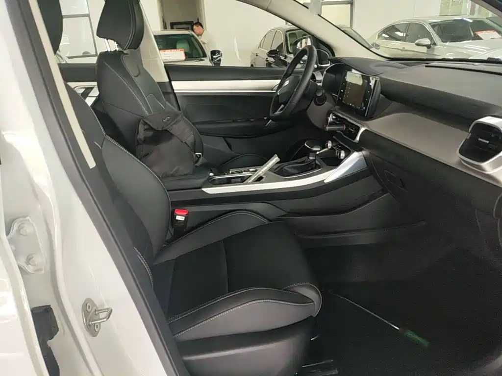 Geely Binyue — миниатюра 25