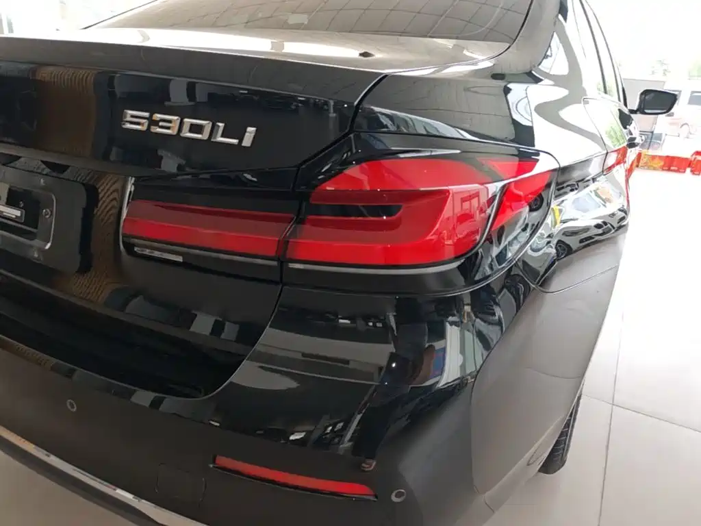 BMW 5 Series — миниатюра 8