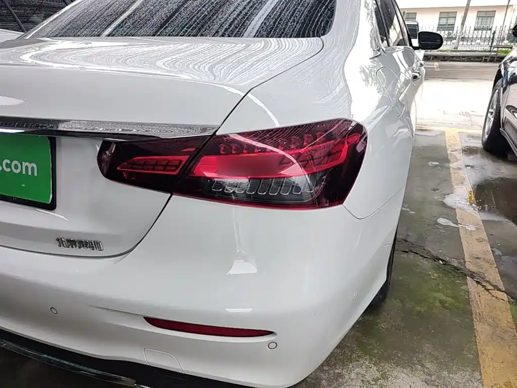 Mercedes-Benz E-Class — миниатюра 8