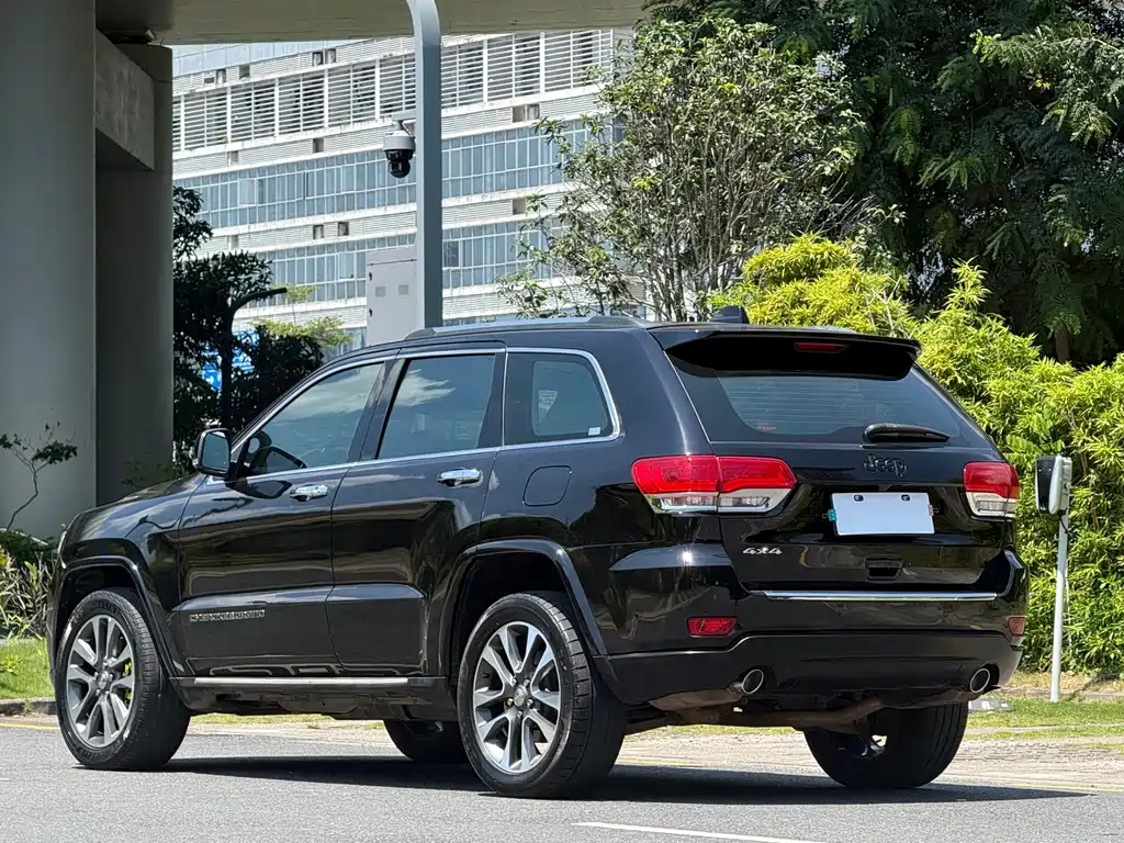Jeep Grand Cherokee (Import) — миниатюра 5
