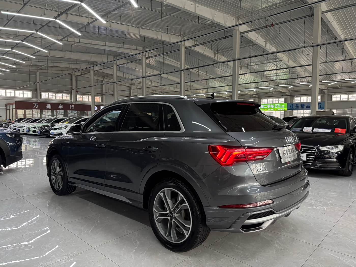 Audi Q3 1.4 л 2022 г. Серебристо-серый, пробег 39000 км