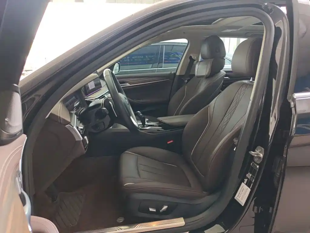 BMW 5 Series — миниатюра 15