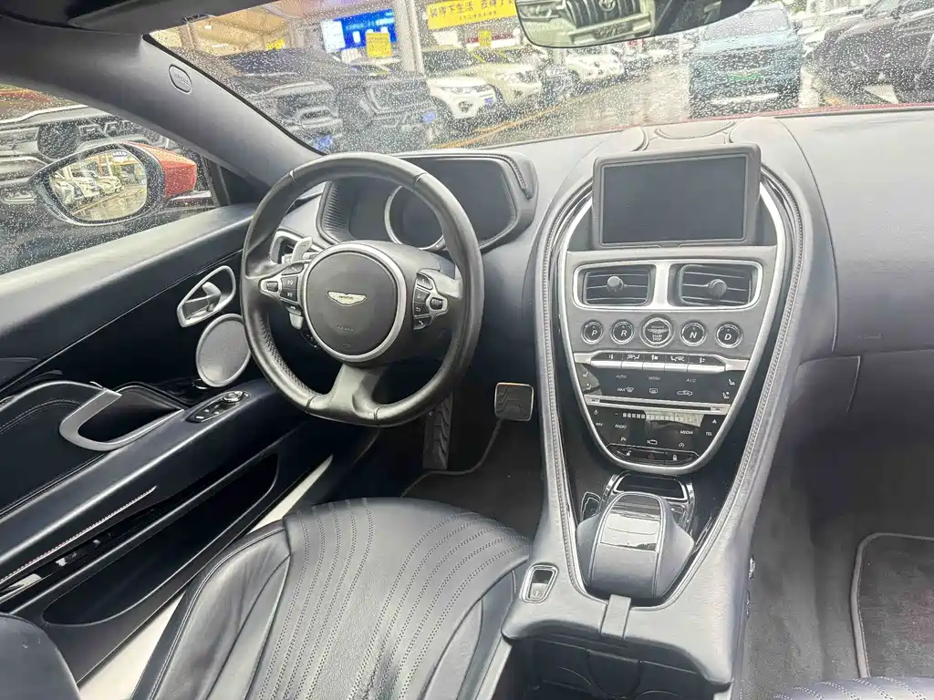 Aston Martin DB11 — миниатюра 5
