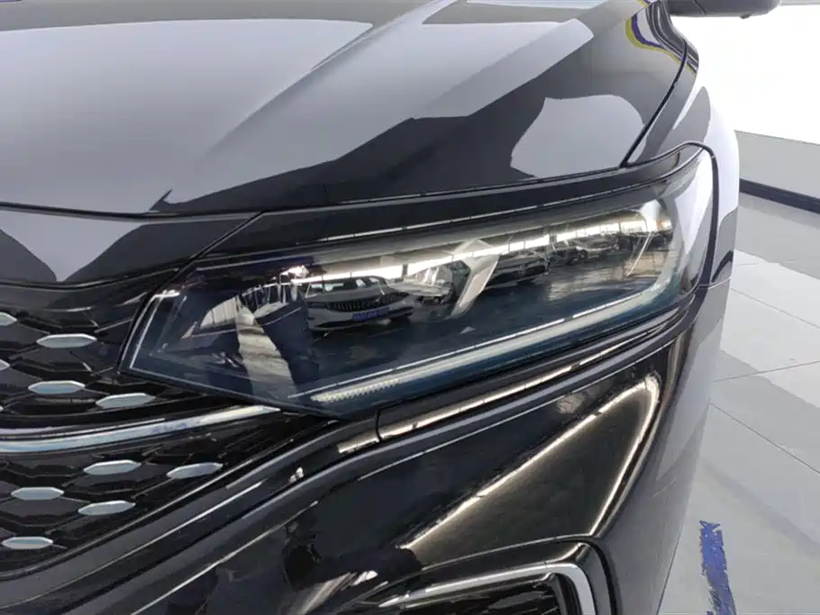 Volkswagen Passat 2024 380TSI