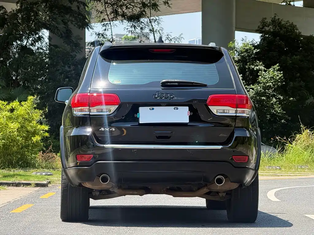 Jeep Grand Cherokee (Import) — миниатюра 6