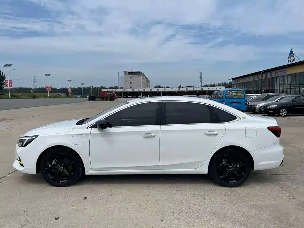 Roewe i6 MAX New Energy — миниатюра 8