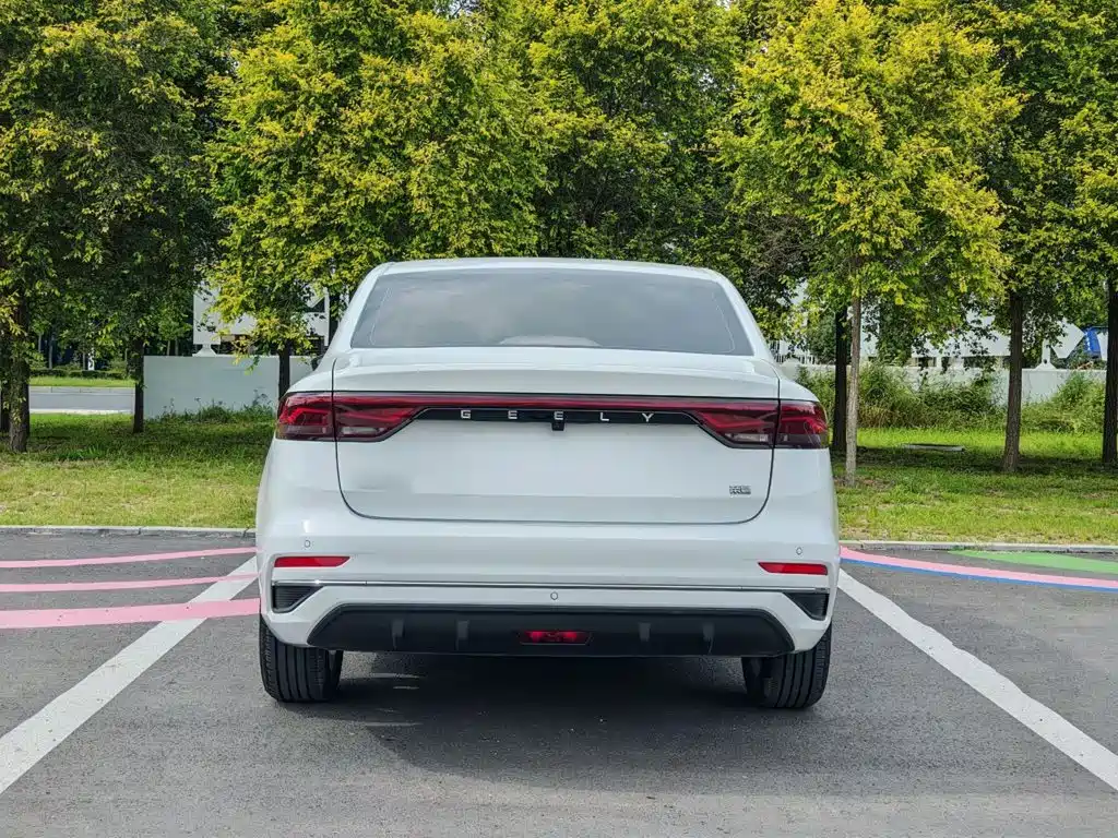 Geely Emgrand — миниатюра 11