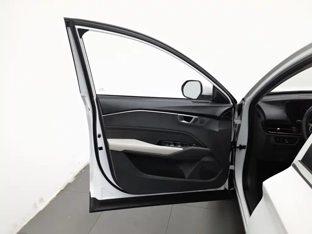 Baojun RC-6 — миниатюра 8