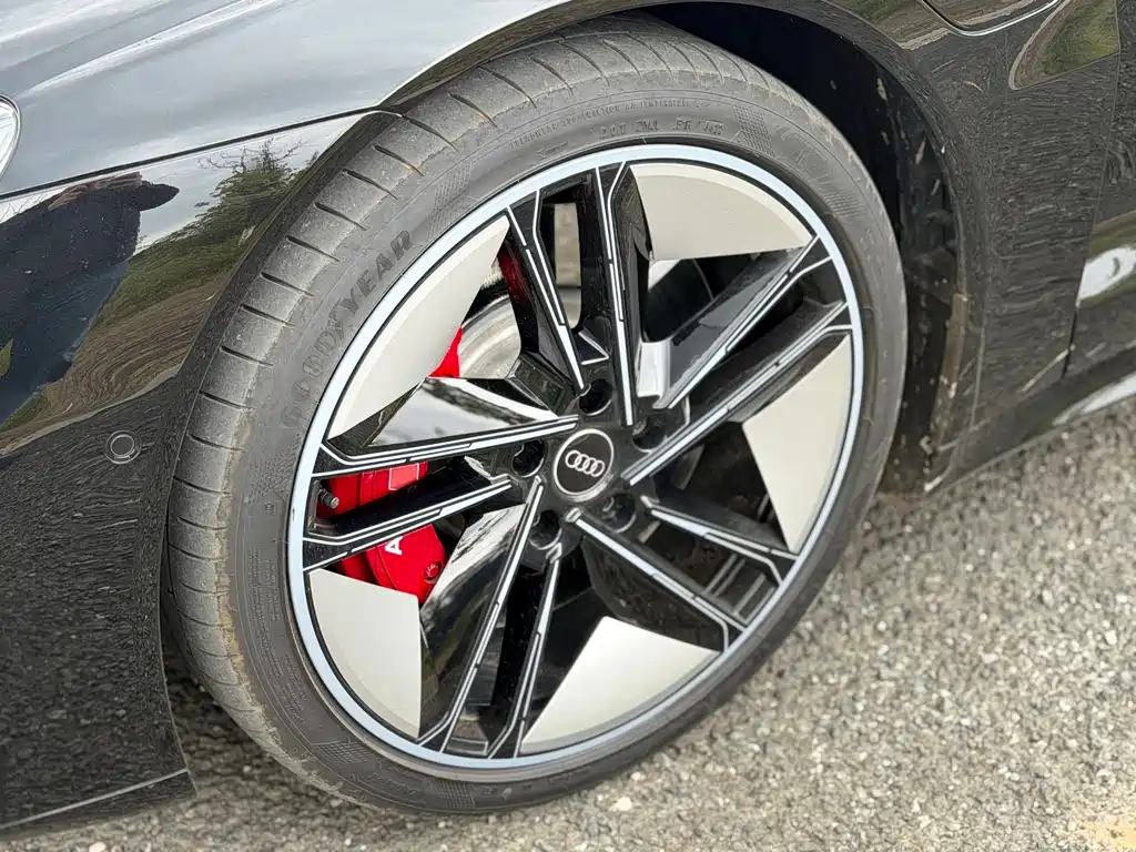 Audi e-tron GT — миниатюра 17