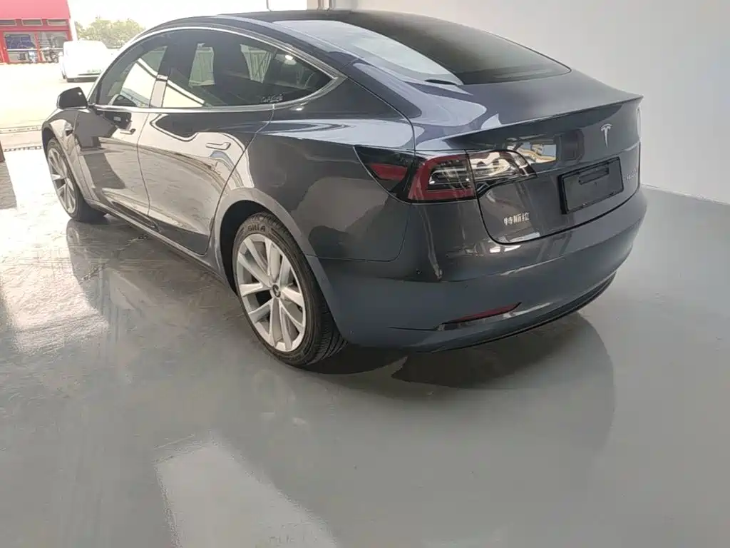 Tesla Model 3 — миниатюра 5