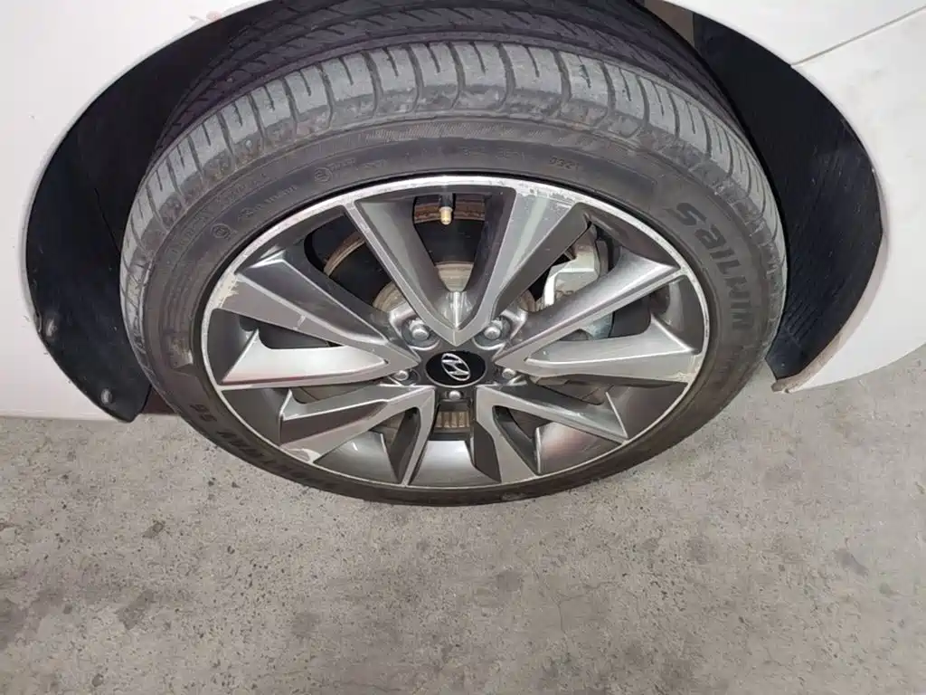 Hyundai Elantra Langdong — миниатюра 12