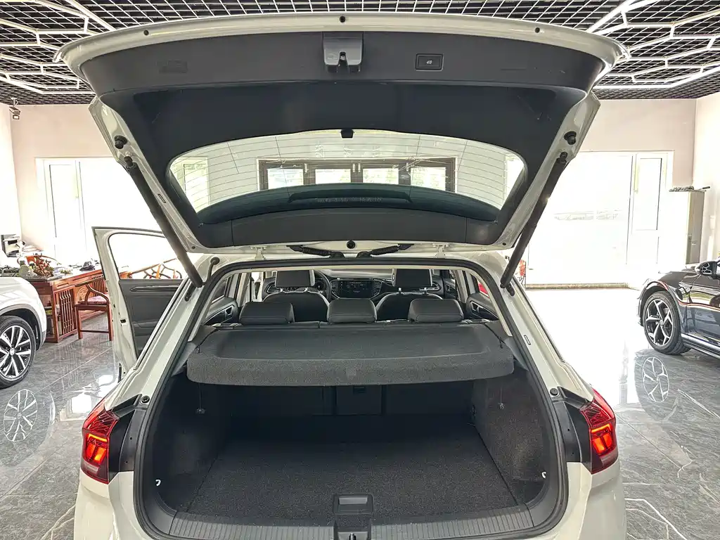Volkswagen T-Roc — миниатюра 14