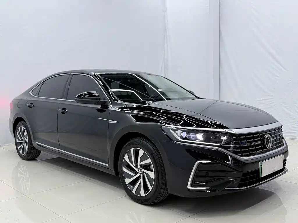 Volkswagen Passat PHEV — миниатюра 3