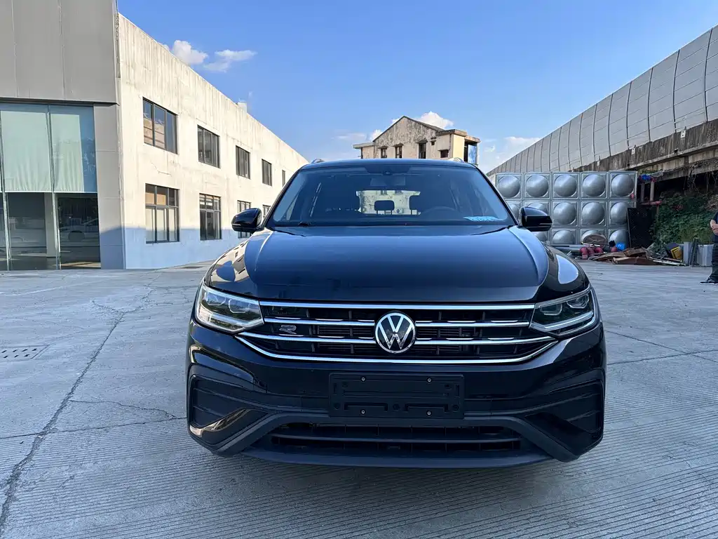 Volkswagen Tiguan L — миниатюра 2
