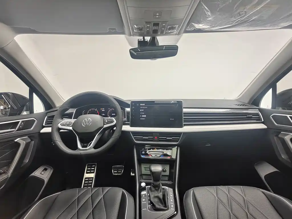 Volkswagen Tiguan L — миниатюра 11