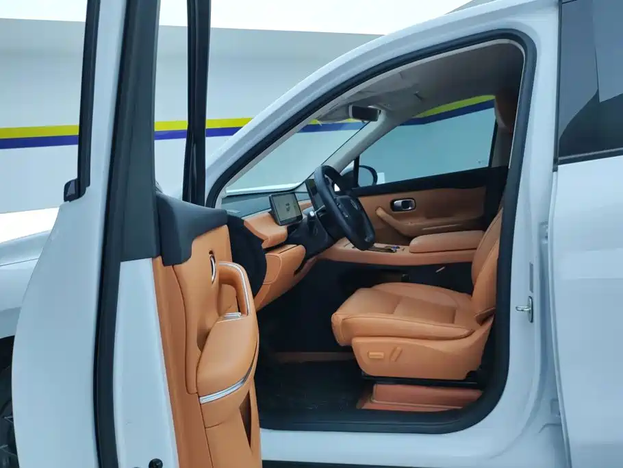 Leapmotor Leapmotor C10 — миниатюра 9
