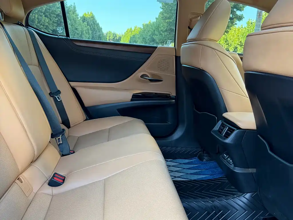 Lexus ES — миниатюра 11