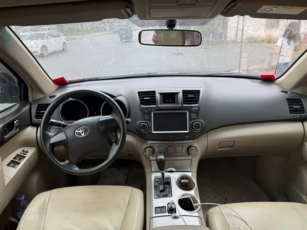 Toyota Highlander 2012 2.7L 5 мест Elite