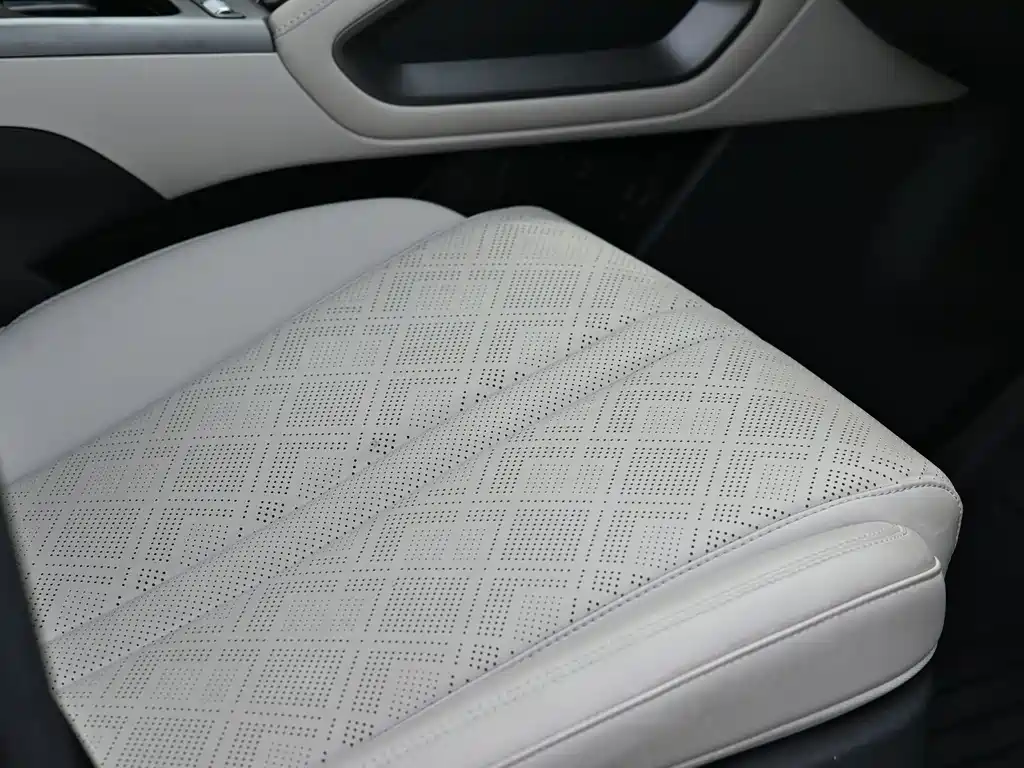 BYD Yuan UP — миниатюра 11