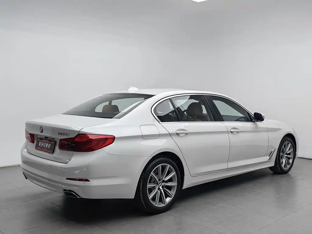 BMW 5 Series — миниатюра 2