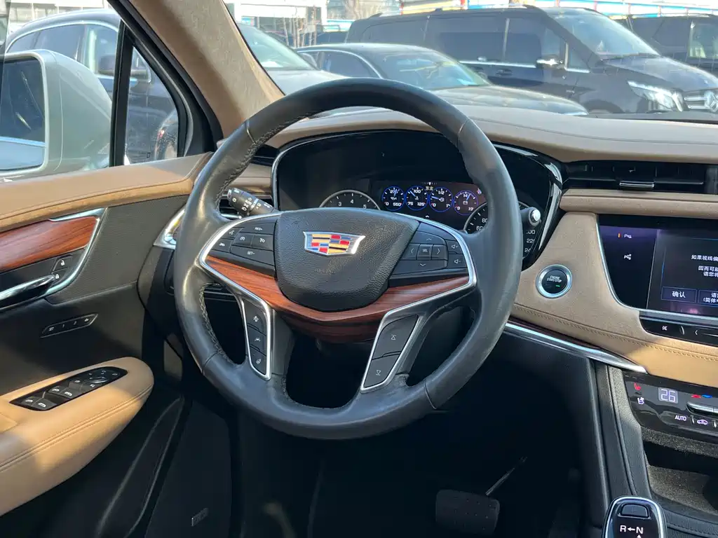 CADILLAC XT5