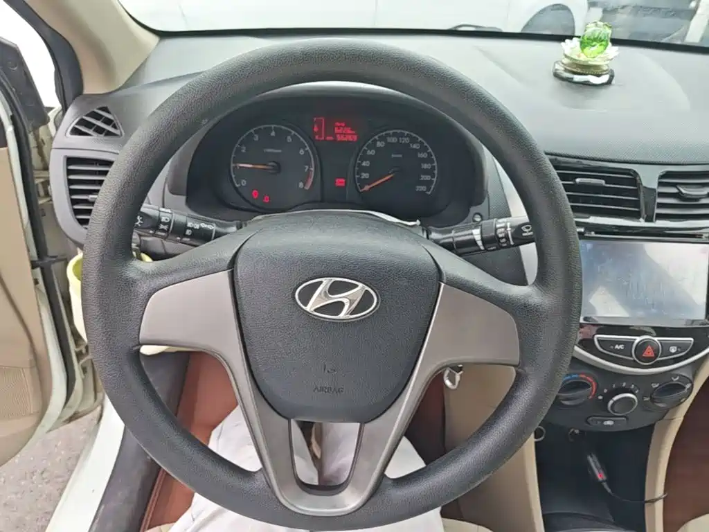 Hyundai Verna — миниатюра 11