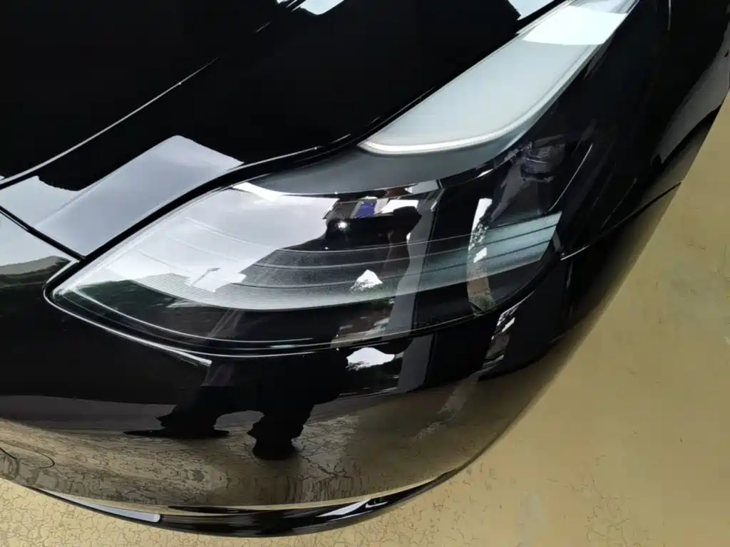 Tesla Model Y — миниатюра 24