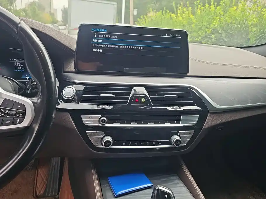 BMW 5 Series New Energy — миниатюра 12