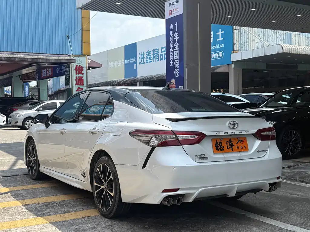 Toyota Camry — миниатюра 6