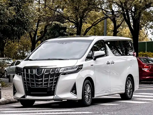 TOYOTA ELFA 2020