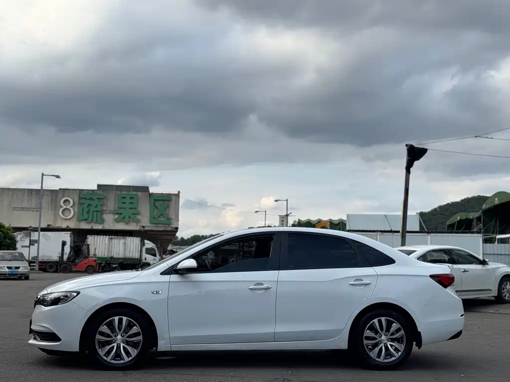 Buick Excelle — миниатюра 3
