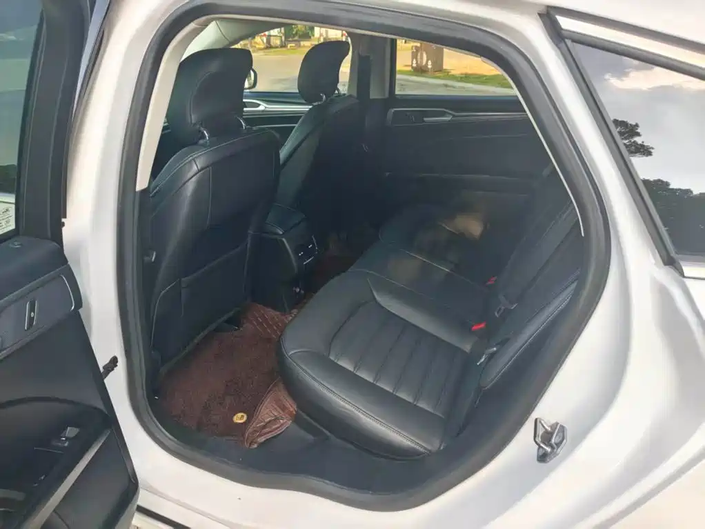 Ford Mondeo — миниатюра 7