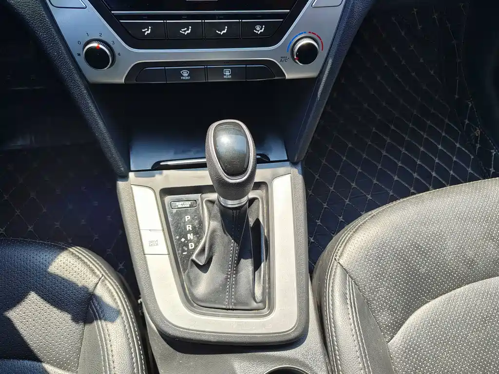 Hyundai Elantra — миниатюра 13