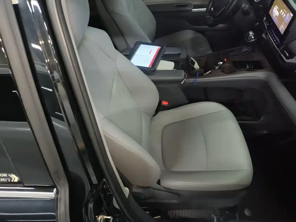 Toyota Granvia — миниатюра 25