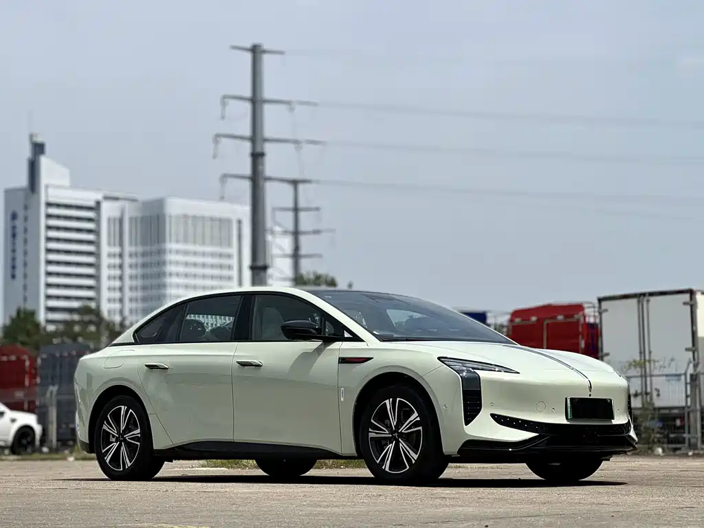 Hongqi EH7 2025 600