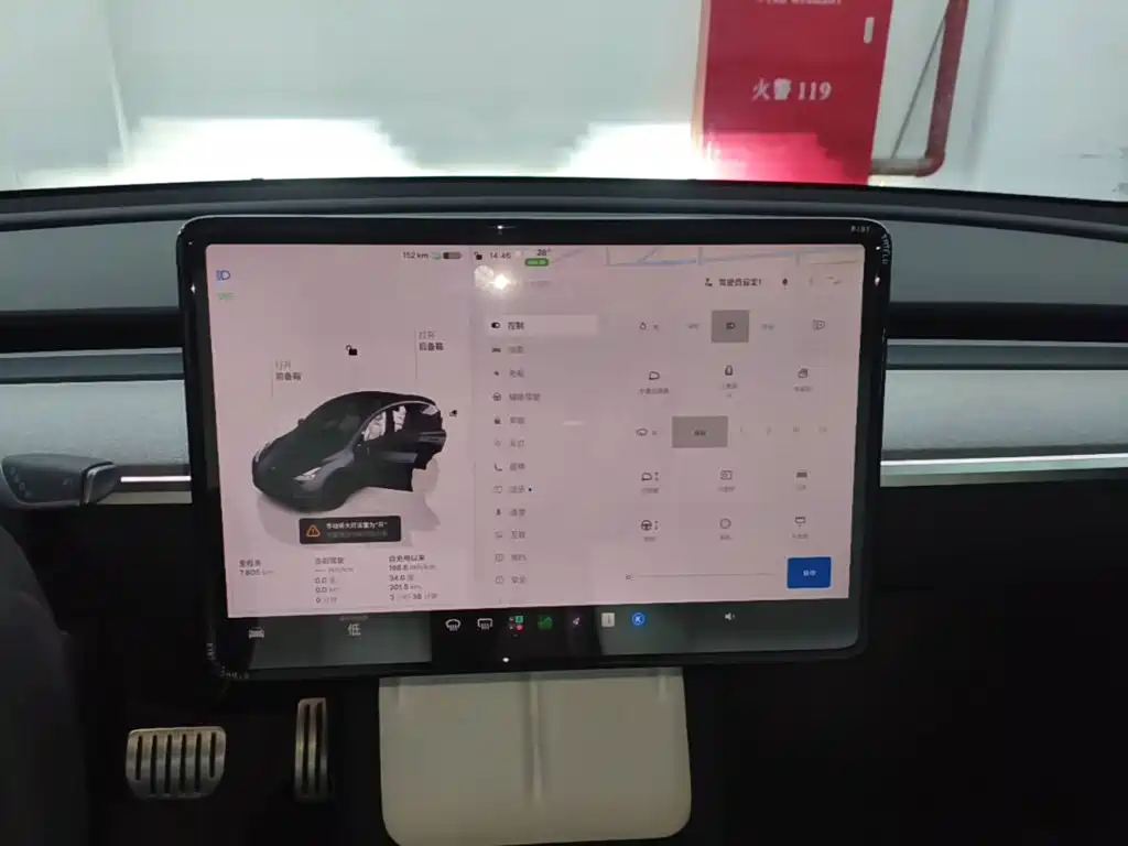 Tesla Model Y — миниатюра 13