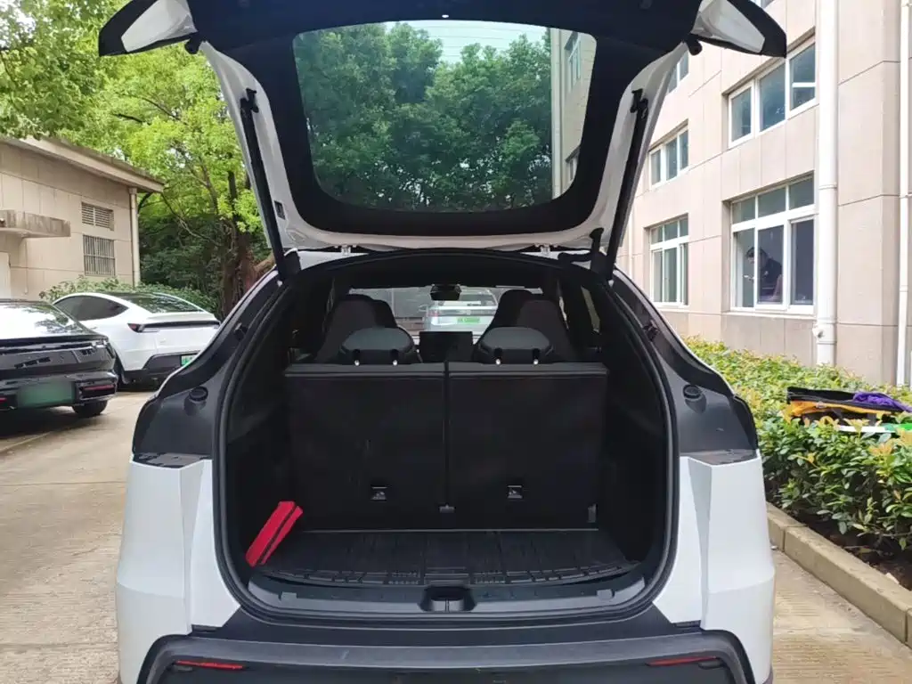 Tesla Model Y L — миниатюра 15