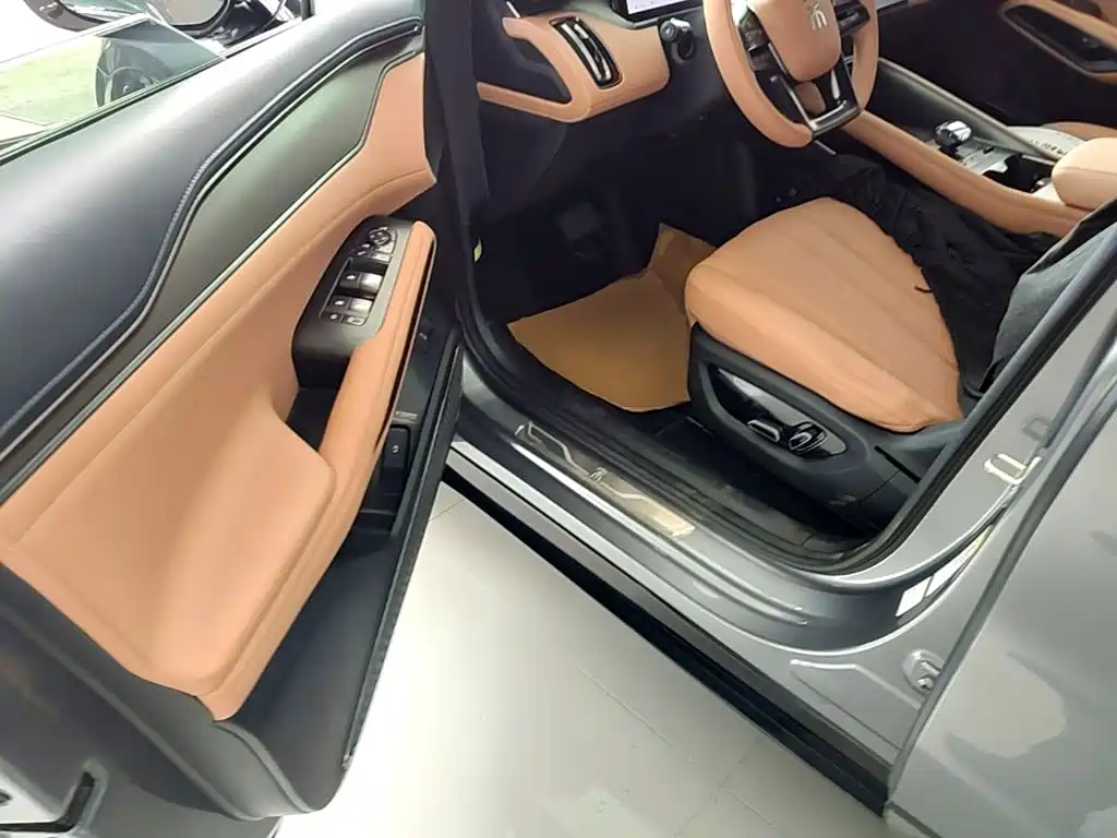 BYD L EV — миниатюра 16