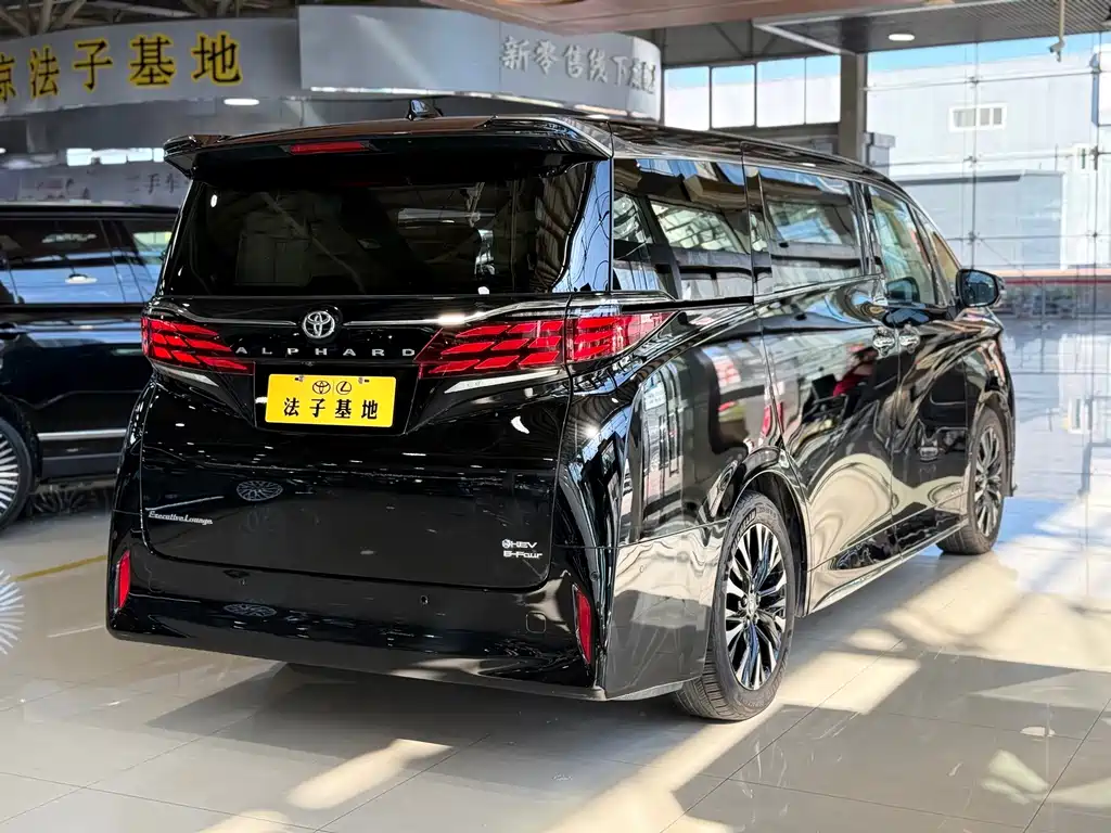 Toyota Alphard — миниатюра 25