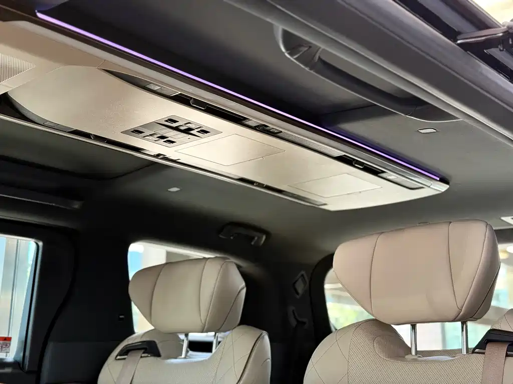 Toyota Alphard — миниатюра 9