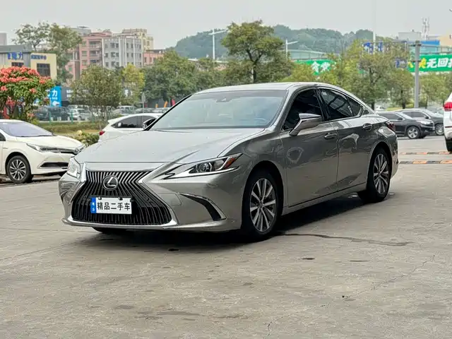 LEXUS ES 2019
