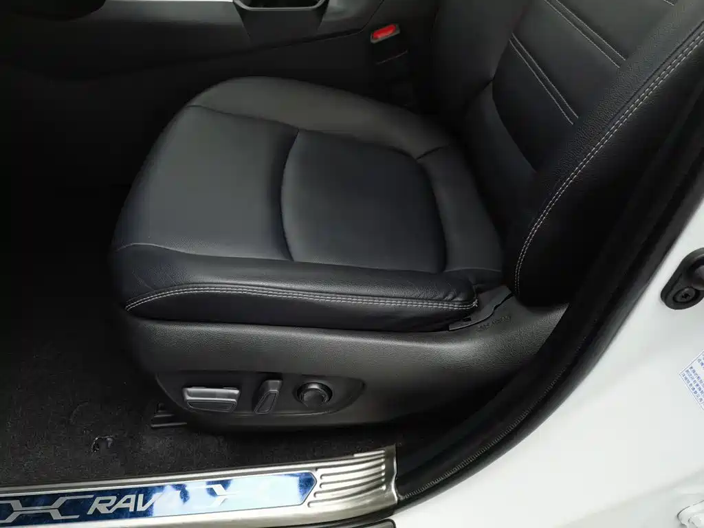 Toyota RAV4 — миниатюра 20