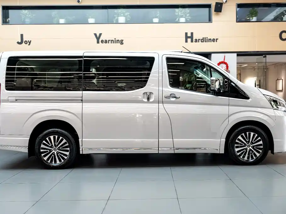 Toyota Granvia(海外) — миниатюра 3