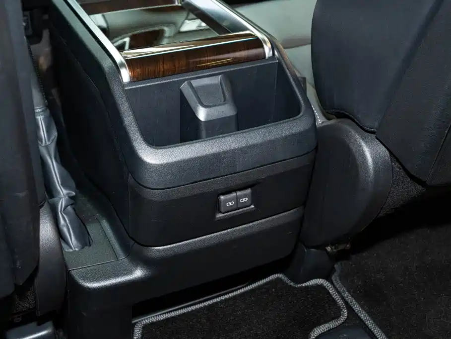 Toyota Granvia(海外) — миниатюра 18