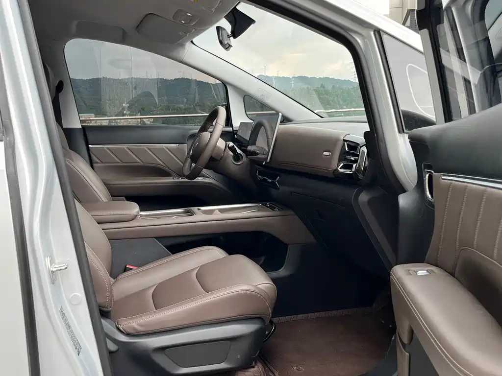 Wuling Xingguang 730 New Energy — миниатюра 21