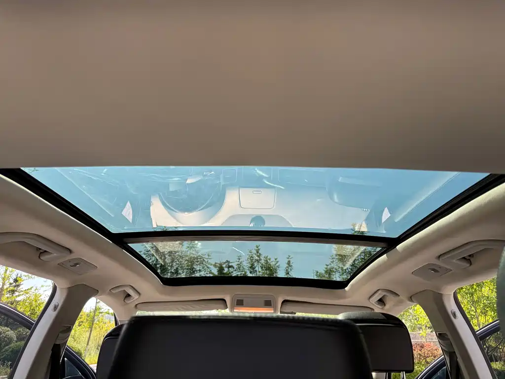 Volkswagen Touareg — миниатюра 21